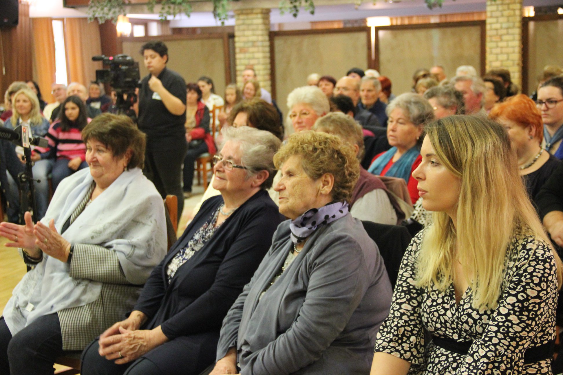 Zenés irodali est kuplék sanzonok galéria 10